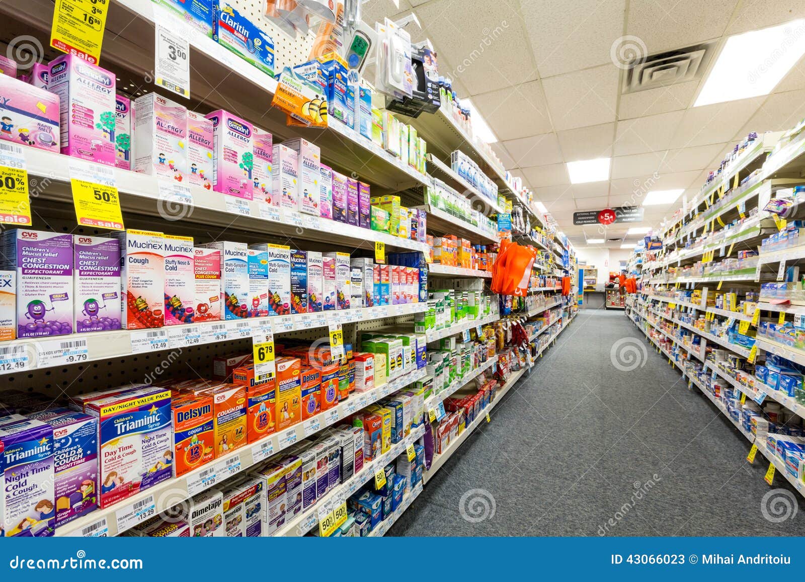 Bascôté Dans Une Pharmacie De CVS Photo stock éditorial Image du