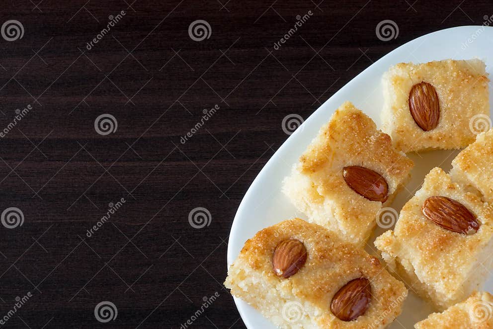 Basbousa-namoora Traditioneller Arabischer Grießkuchen Mit Mandel ...