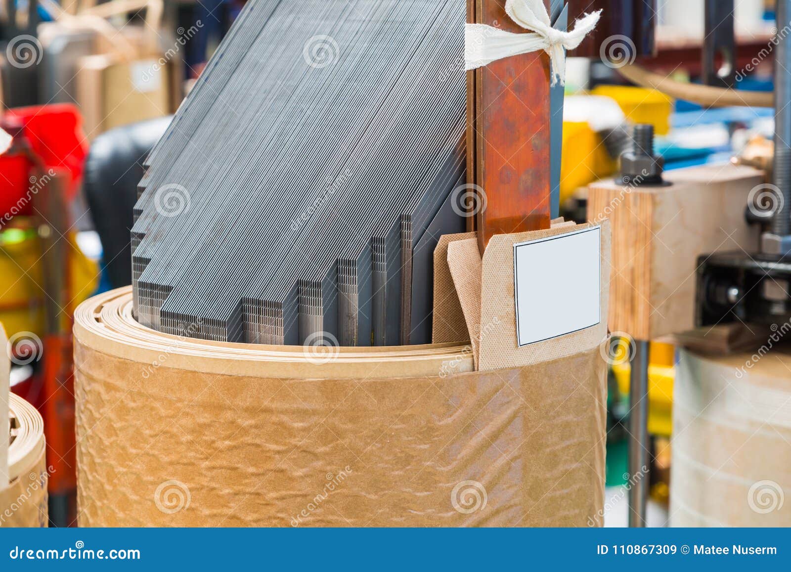 Base Y Montaje Bobinas Del Transformador Imagen de archivo - Imagen de bobina, borde: 110867309