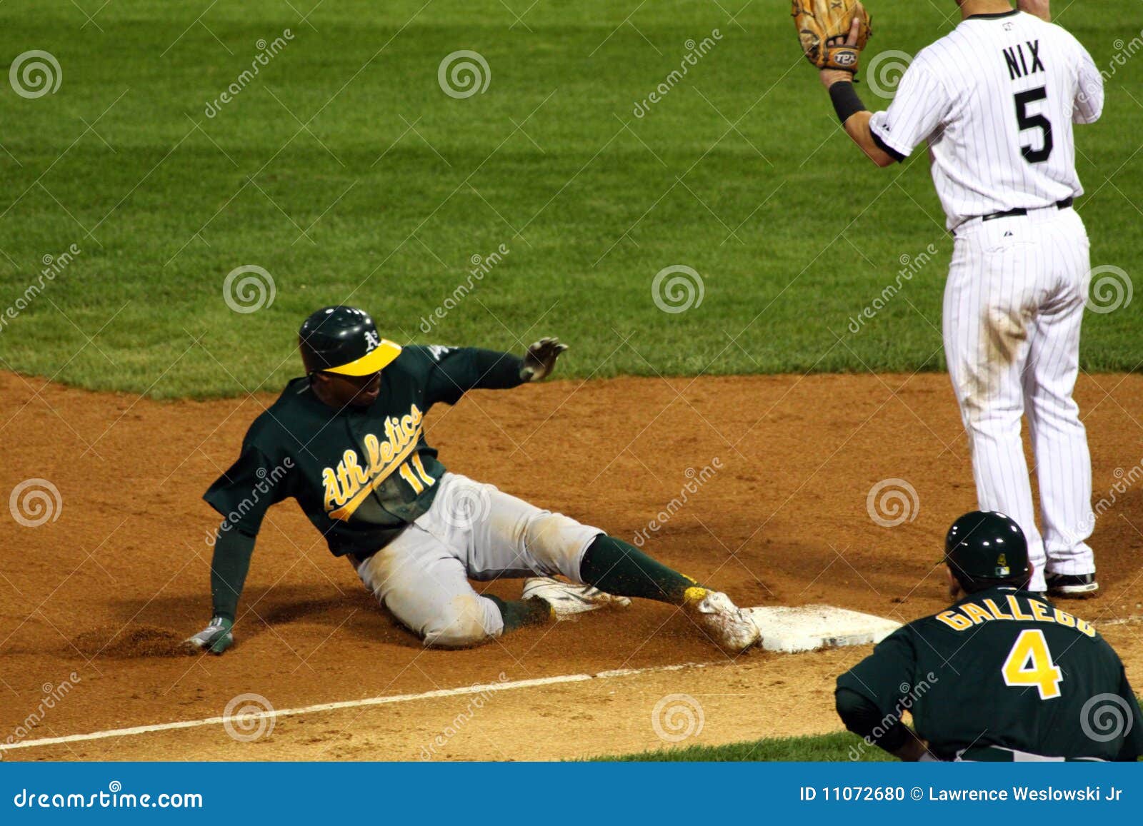 Baseball safe at third! editorial image. Image of league 11072680
