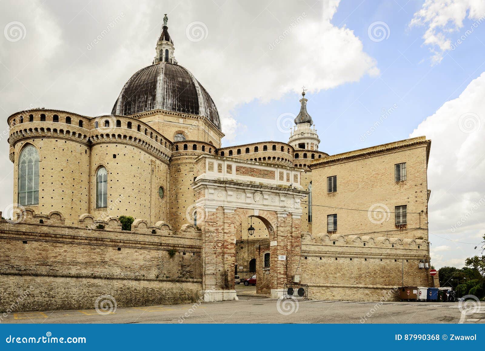 Foto Di Basilica Della Santa Casa Basilica della Santa Casa stock photo. Image of casa - 87990368