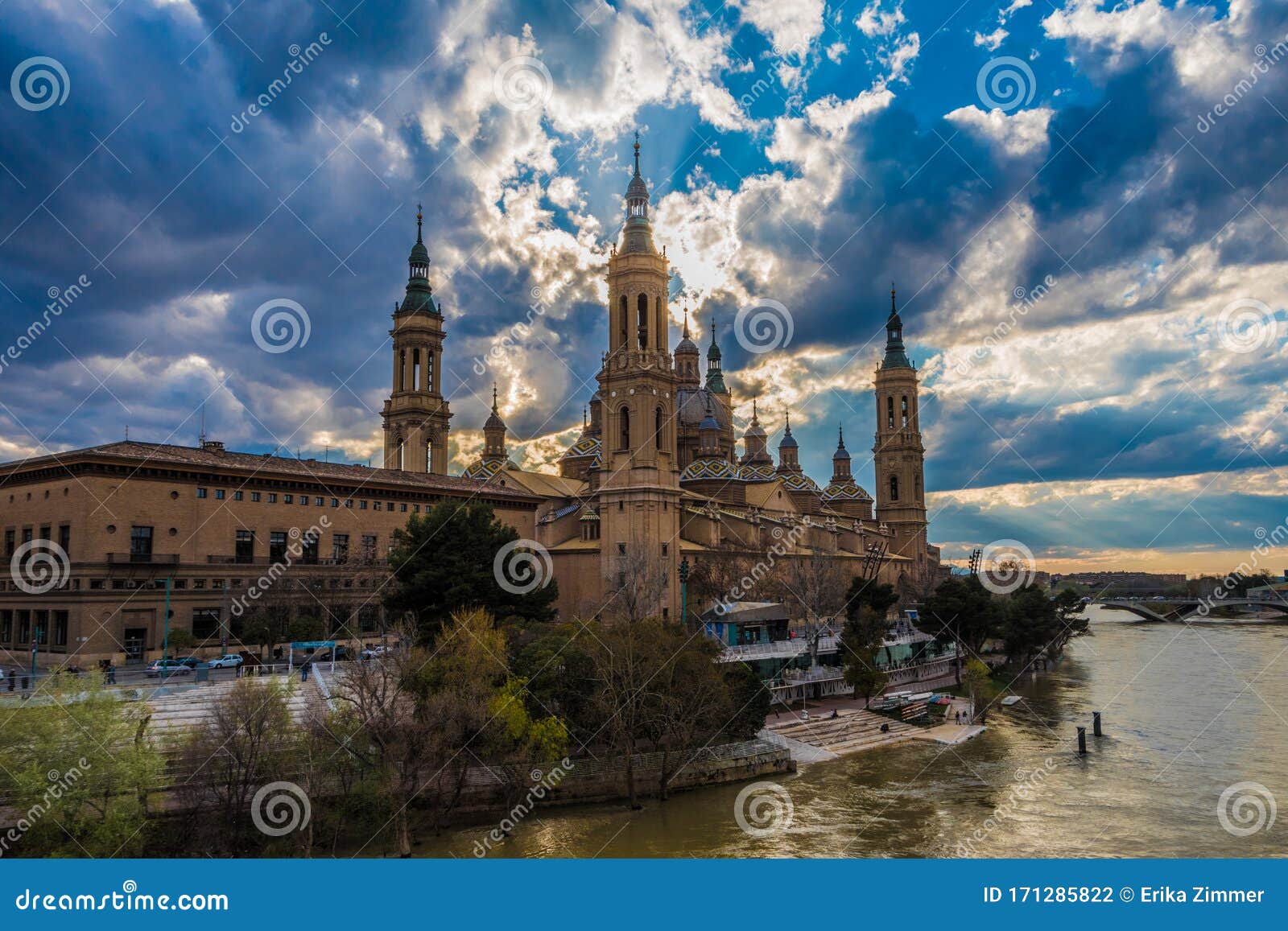 basilica of our lady of pilar in zaragoza