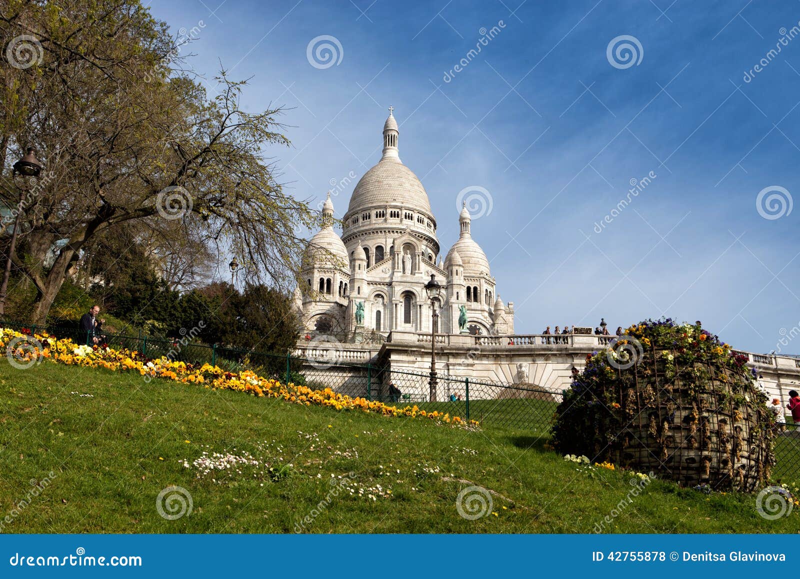 Basiliek Sacre Coeur in Parijs. Een populair oriëntatiepunt, wordt de basiliek gevestigd bij de top van butte Montmartre, het hoogste punt in de stad