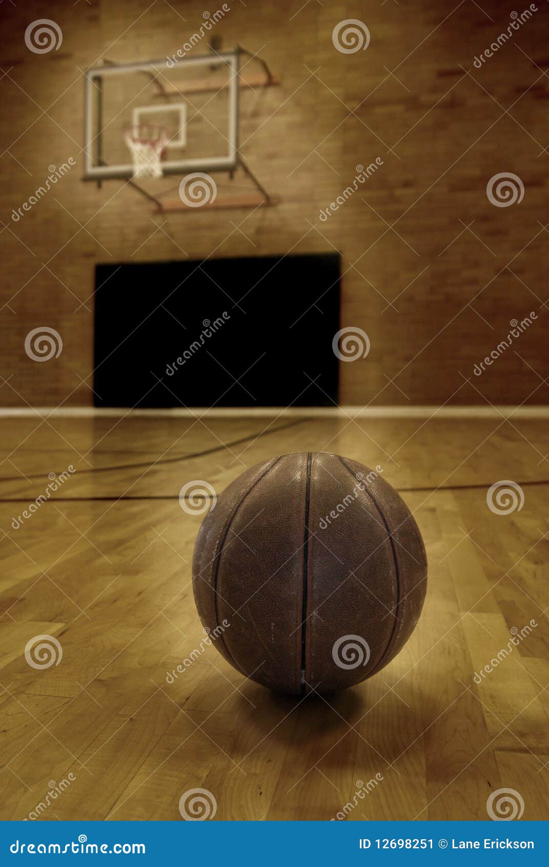 Basketball Et Terrain De Basket Image stock Image du victoire, bille