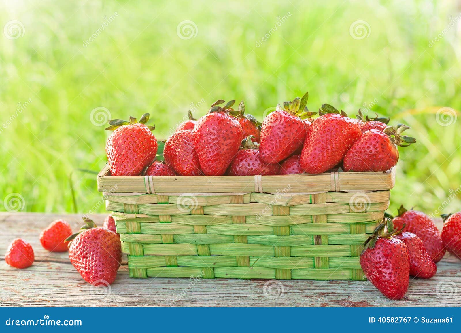 Basket with strawberries stock image. Image of freshness 40582767