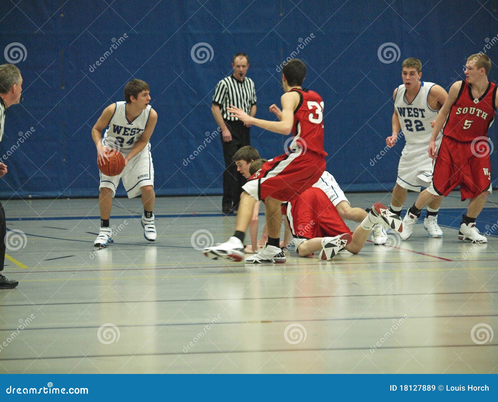 Basketball Action editorial stock image. Image of court - 18127889