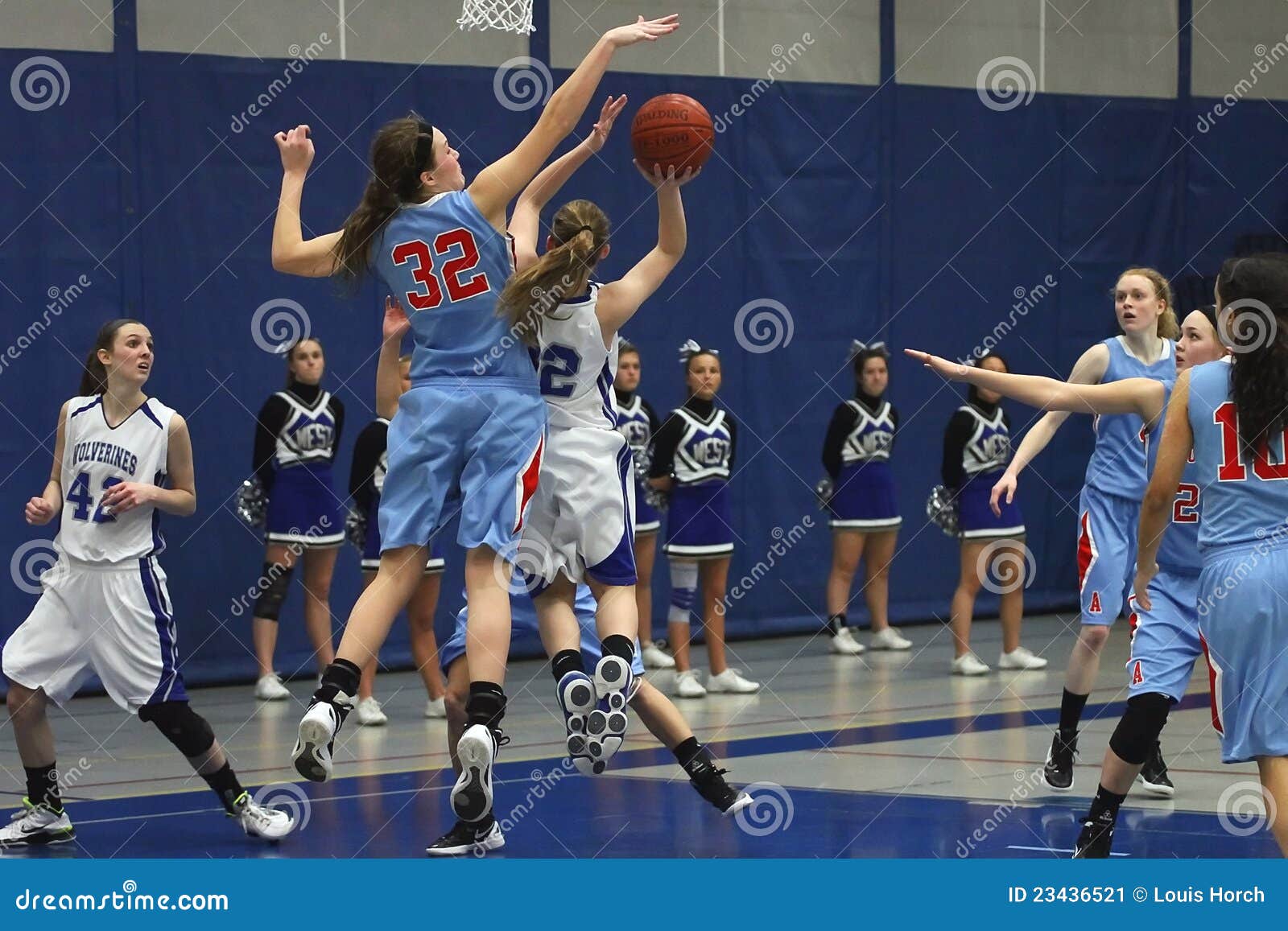 Basketball Action editorial photo. Image of league, compete - 23436521
