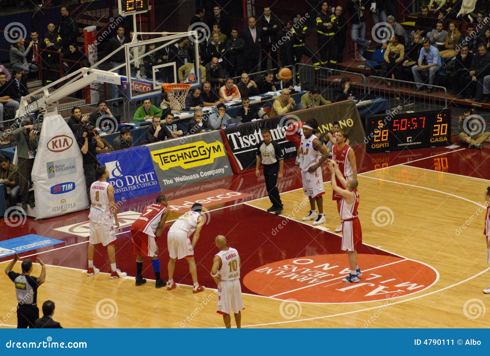 Basketball game editorial photo. Image of attendance, teammate - 4790111