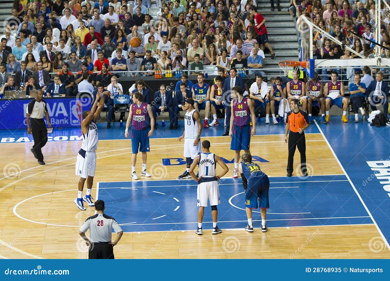 Basketball Match Barcelona Vs Dallas Editorial Image Image of action