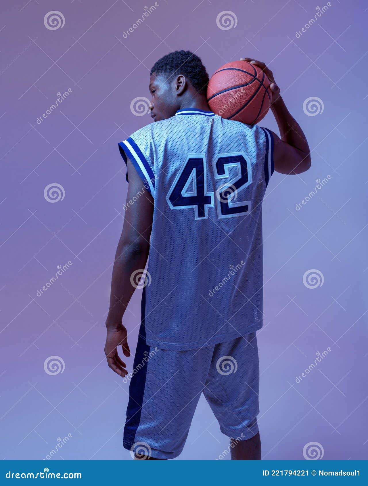 Basketball player. Man possession a ball. Cool dude in blue t-shirt and red  shorts. The people in dynamic pose. Flat with texture vector illustration.  Isolated. Stock Vector | Adobe Stock