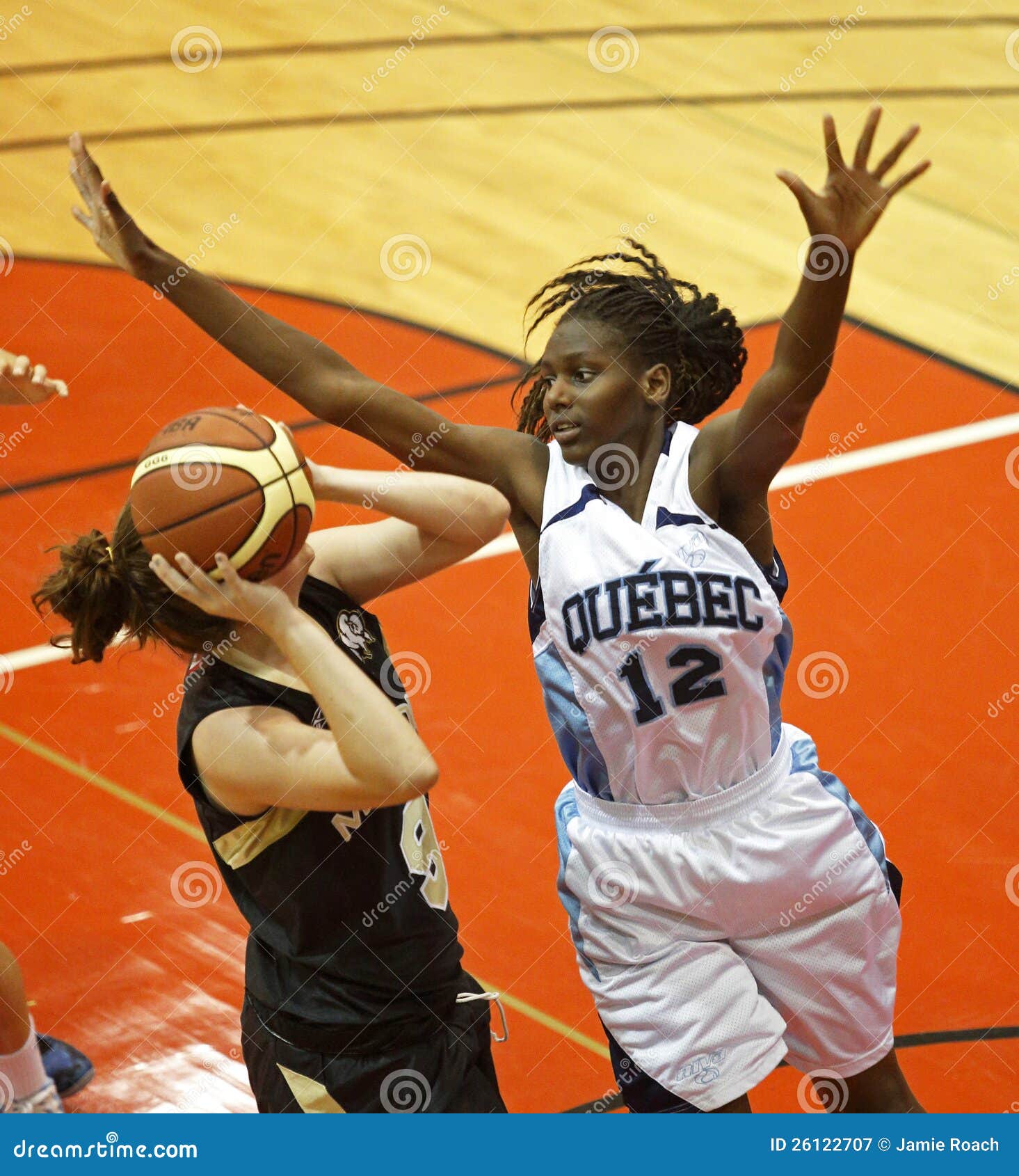 Basketball Quebec Defend editorial photography. Image of player 26122707