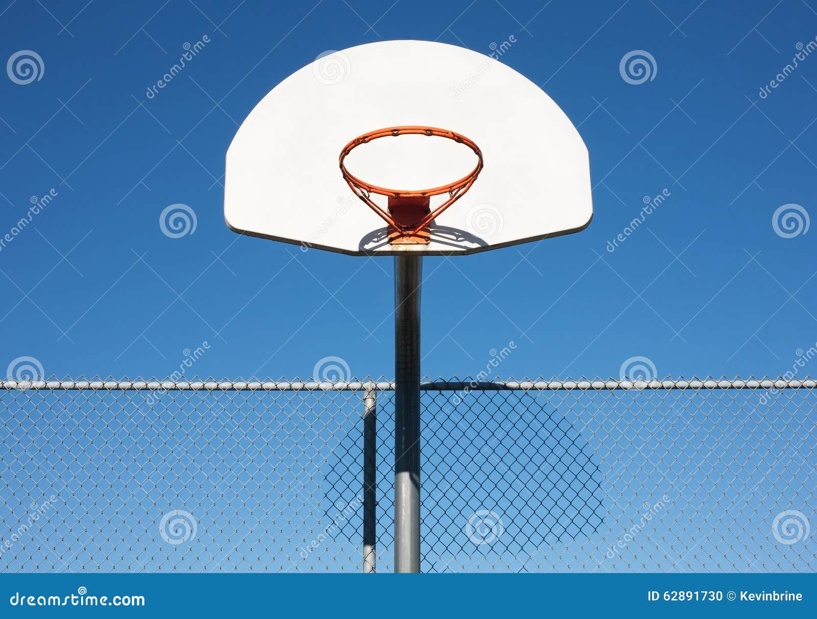 Basketbeslag arkivfoto. Bild av domstol, gata, solljus - 62891730