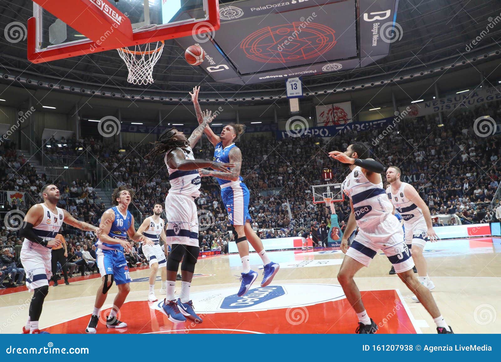 Basquete Italiano Fortitudo Bologna Vs De Longhi Treviso Basket Foto de  Stock Editorial - Imagem de jogo, outubro: 161207938