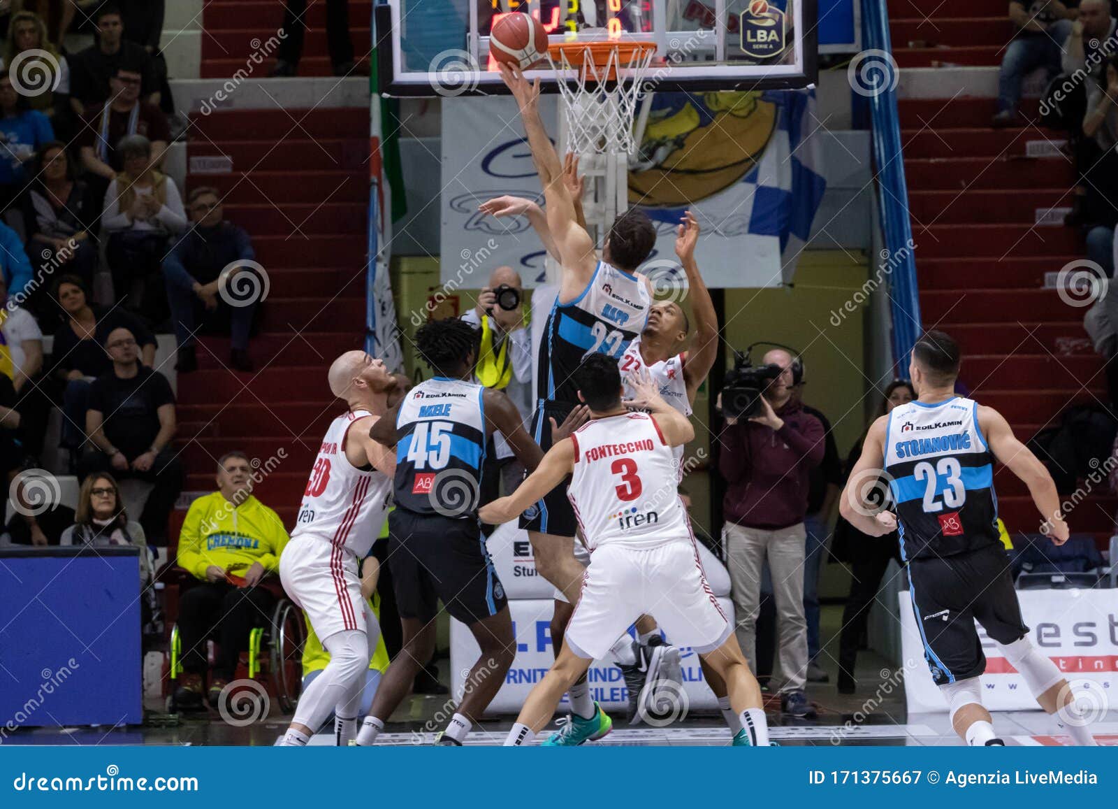 Basquete Italiano a Serie Campeonato DolðEnergia Basket Trentino Vs Vanoli  Basket Cremona Imagem Editorial - Imagem de ethan, cesta: 164138505