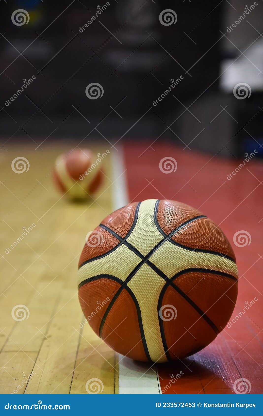 Fundo bola de basquete no chão