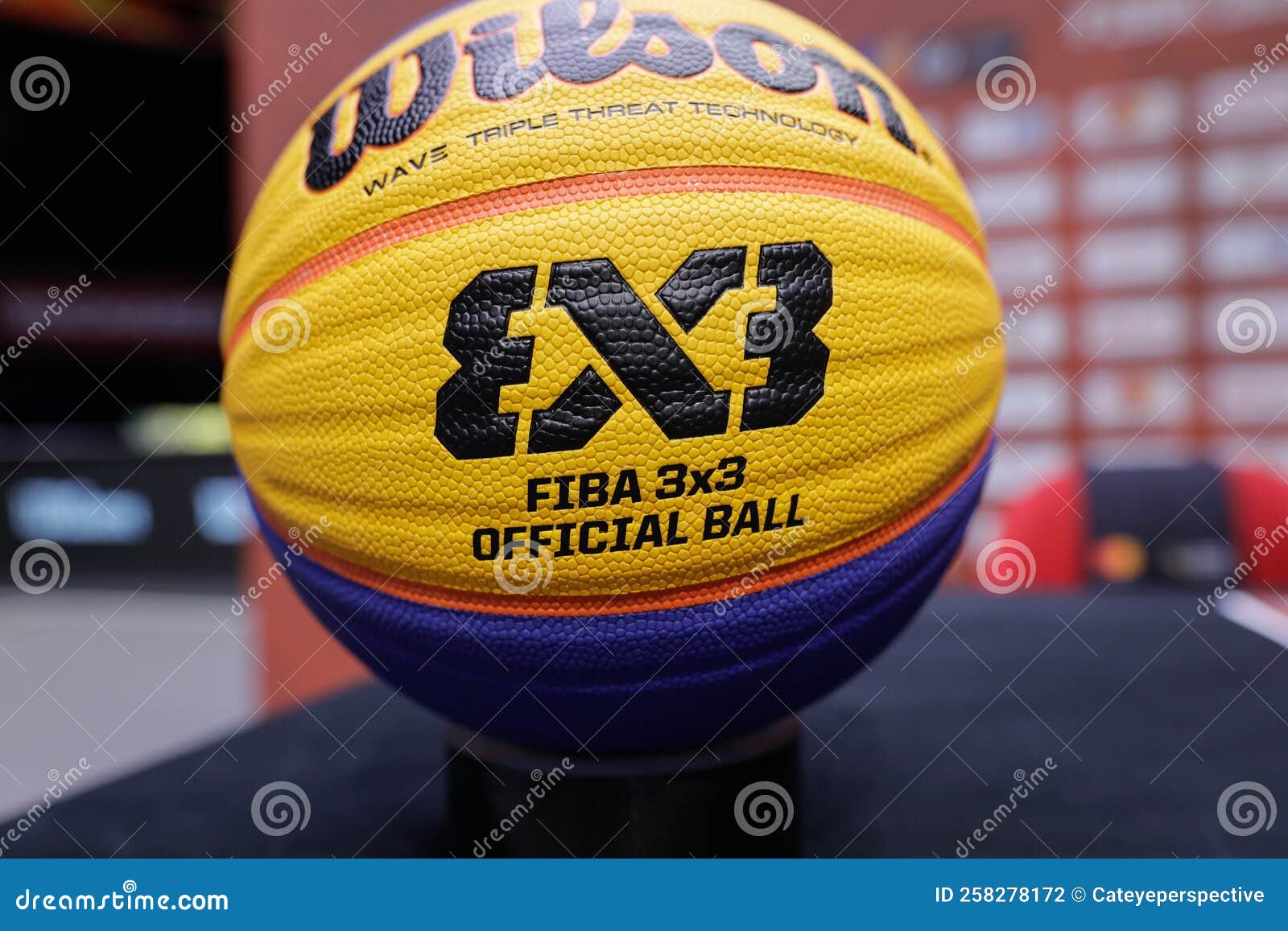 Bola de Basquete Wilson Oficial Fiba 3X3 Azul e Amarela 