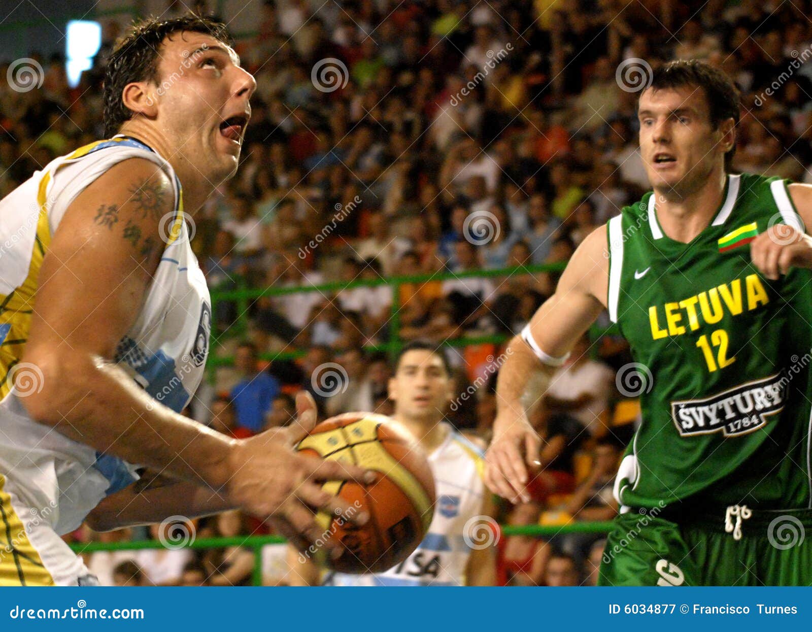 Basquetebol. Argentina contra o jogo amigável de Lithuania 75-94 jogou em Ourense. (Spain) 07-25-2008