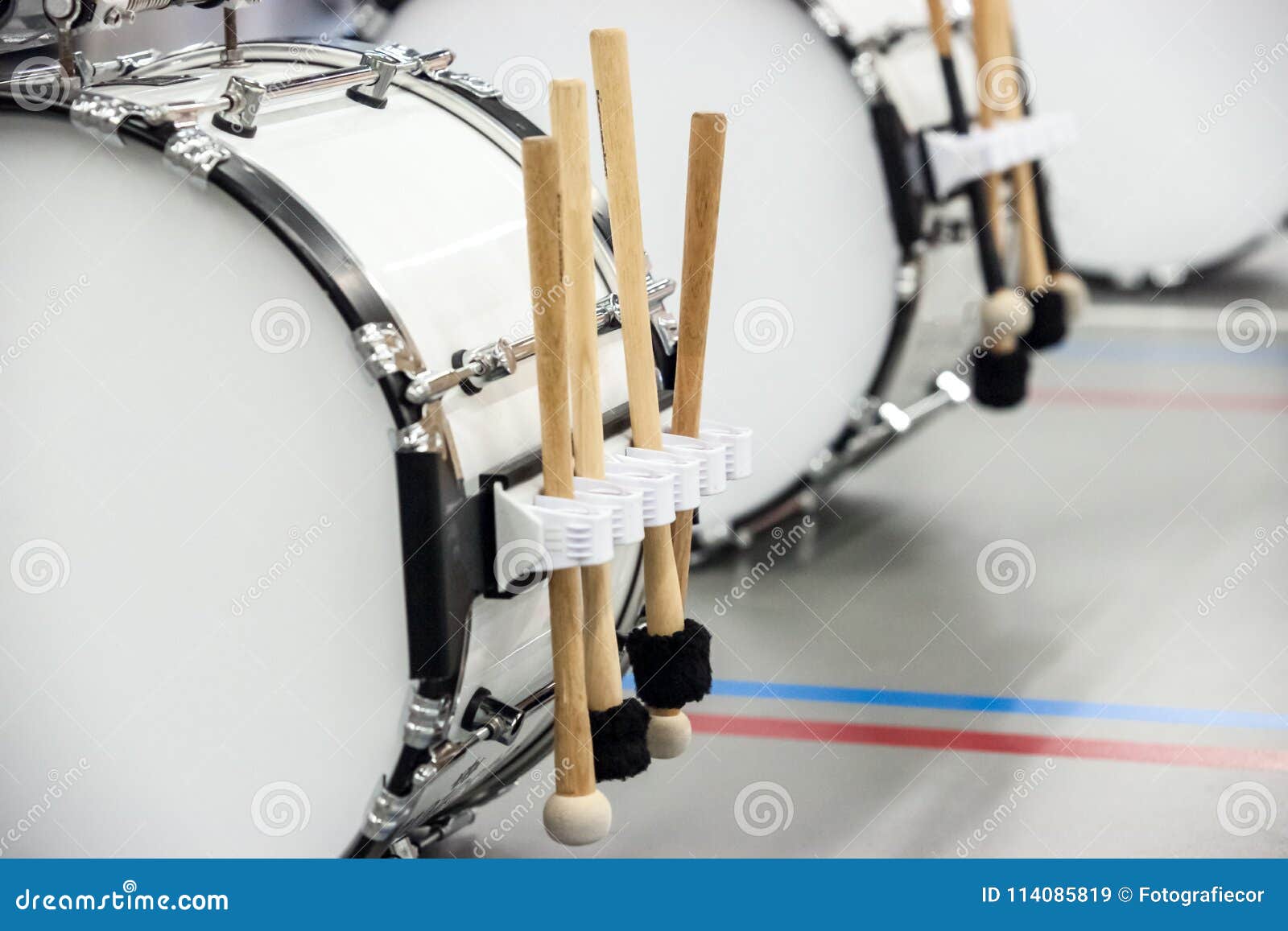 https://thumbs.dreamstime.com/z/bass-drum-sticks-dums-several-drumsticks-mounted-different-percussion-purposes-supplies-musicians-drummers-114085819.jpg