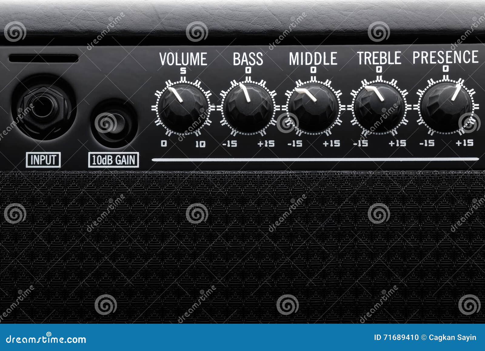 Bass Guitar Amplifier nero. Bass Guitar Amplifier With Volume e Tone Adjustment Knobs neri