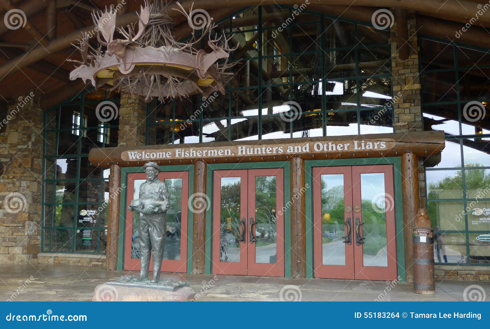 Bass Pro Shops, Springfield, Missouri Entry Editorial Stock Image - Image  of gear, activities: 55183264