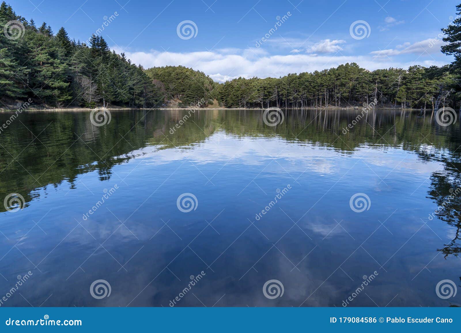 bassa dÃÂ´oles lake with reflection in winter