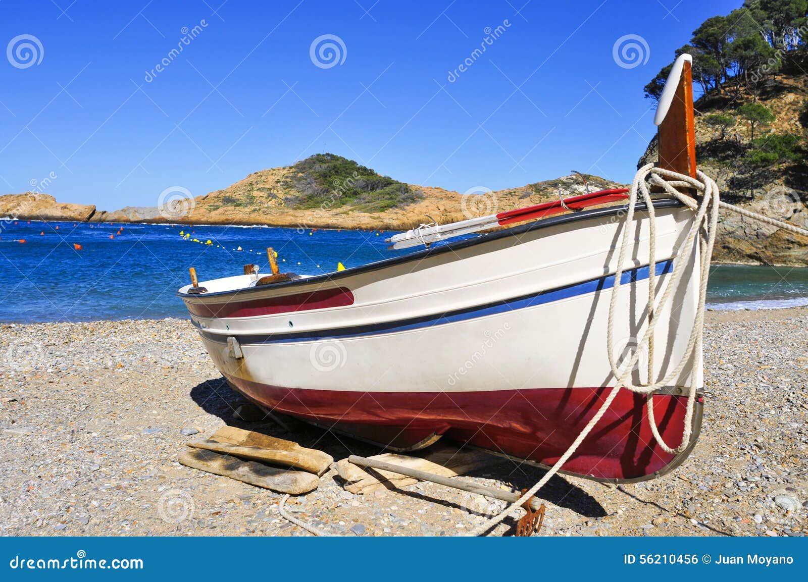 bateau echoue sur la plage