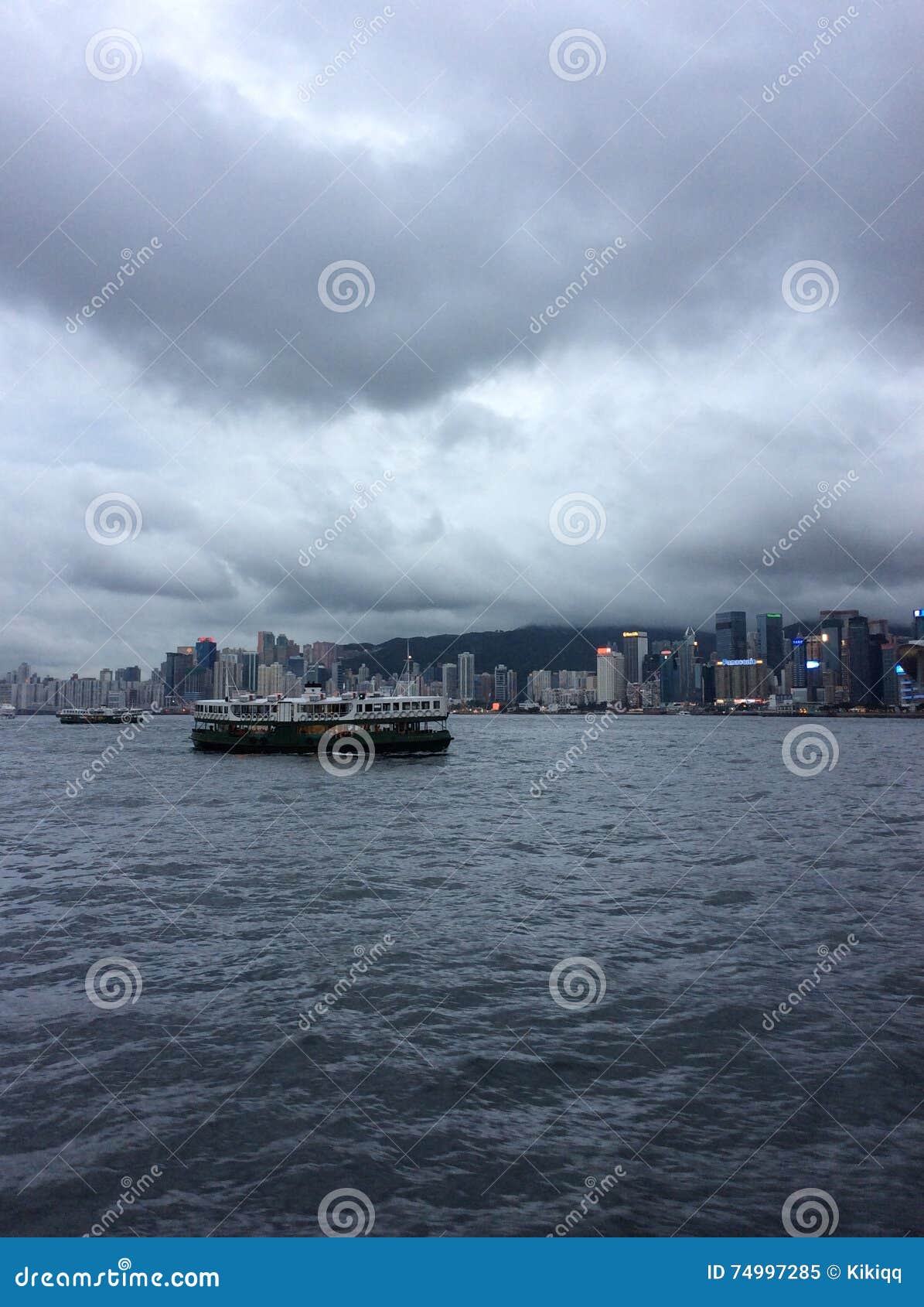 Bateau à Hong Kong. Mer de voyage de Hong Kong