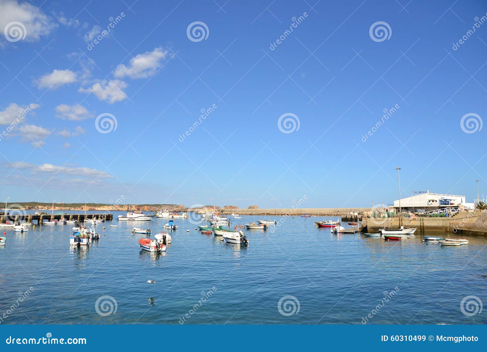 Bateaux de pêche, Bordeira, Algarve, Portugal. Bateaux de pêche chez l'Algarve, Portugal