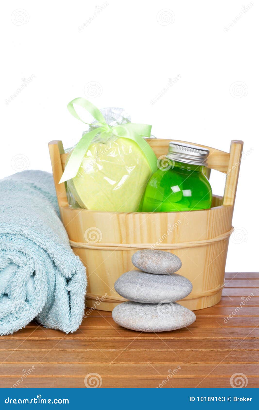 Bath accessories stock image. Image of reflection, pure 10189163