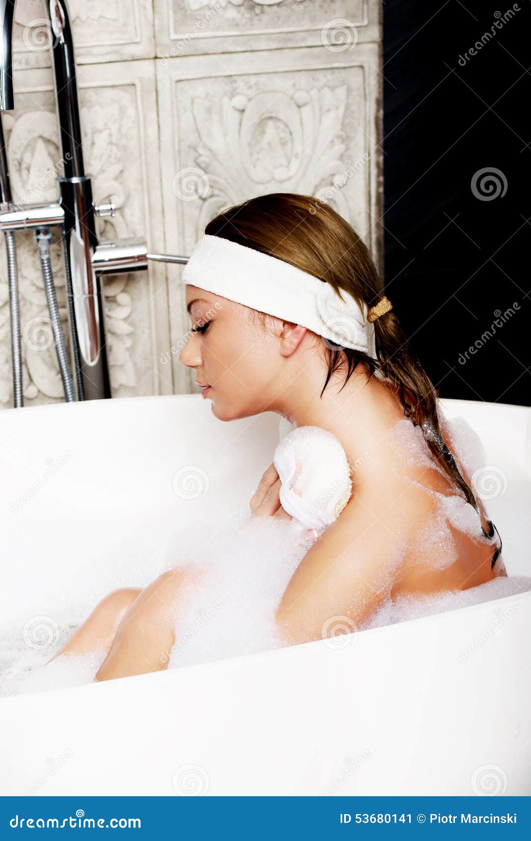 homemade teen bathing herself