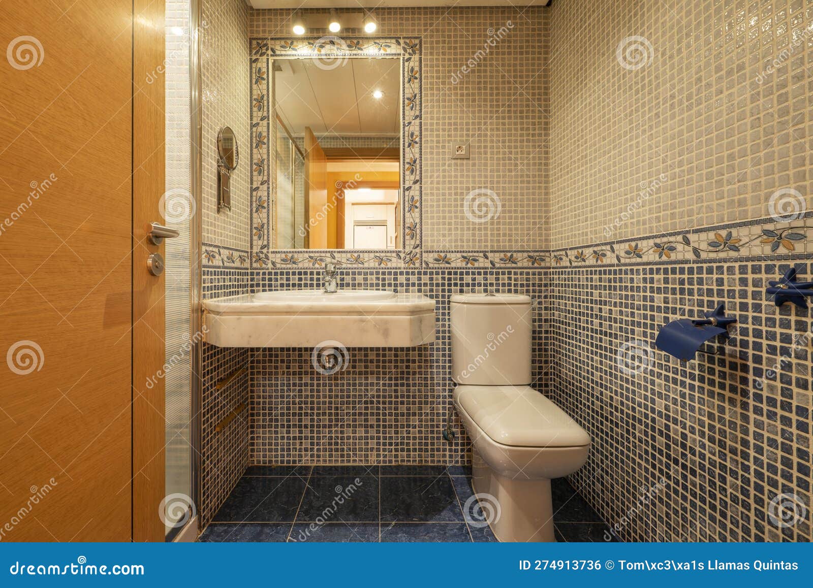 Bathroom with Marble Sink, Mirror Integrated into the Wall with Borders