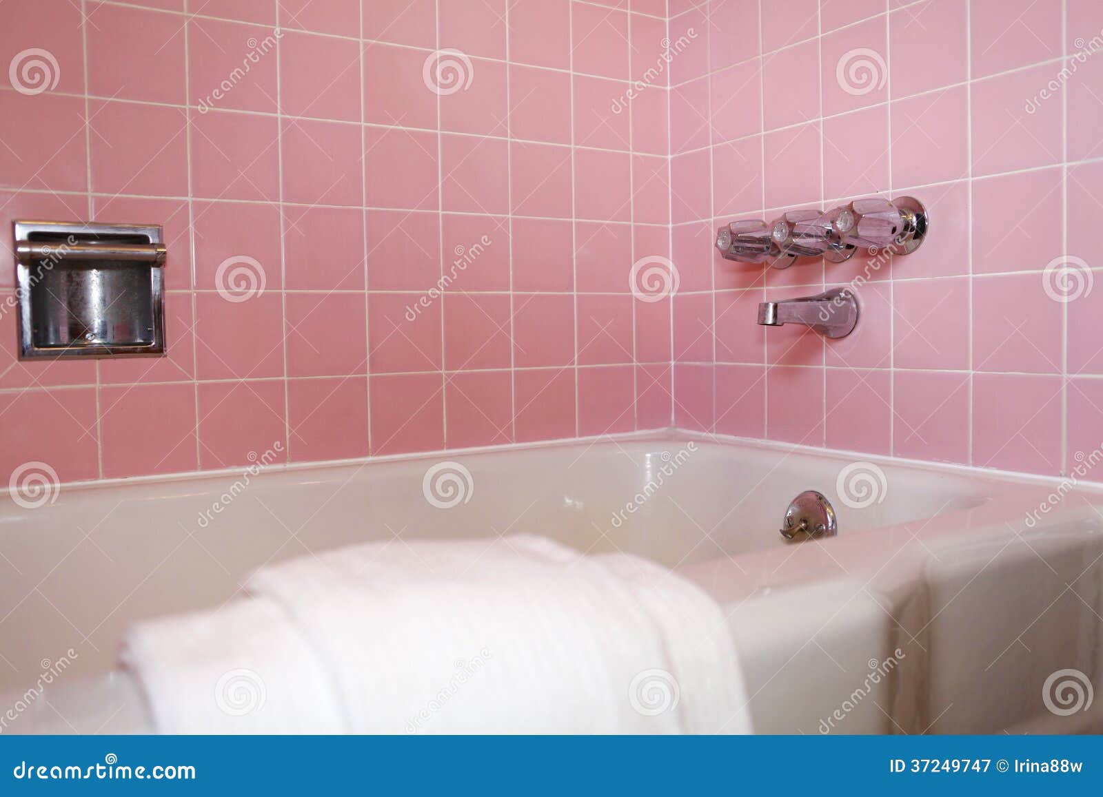 Bathroom Tub with Pink Tile Wall Stock Image Image of white, space 37249747