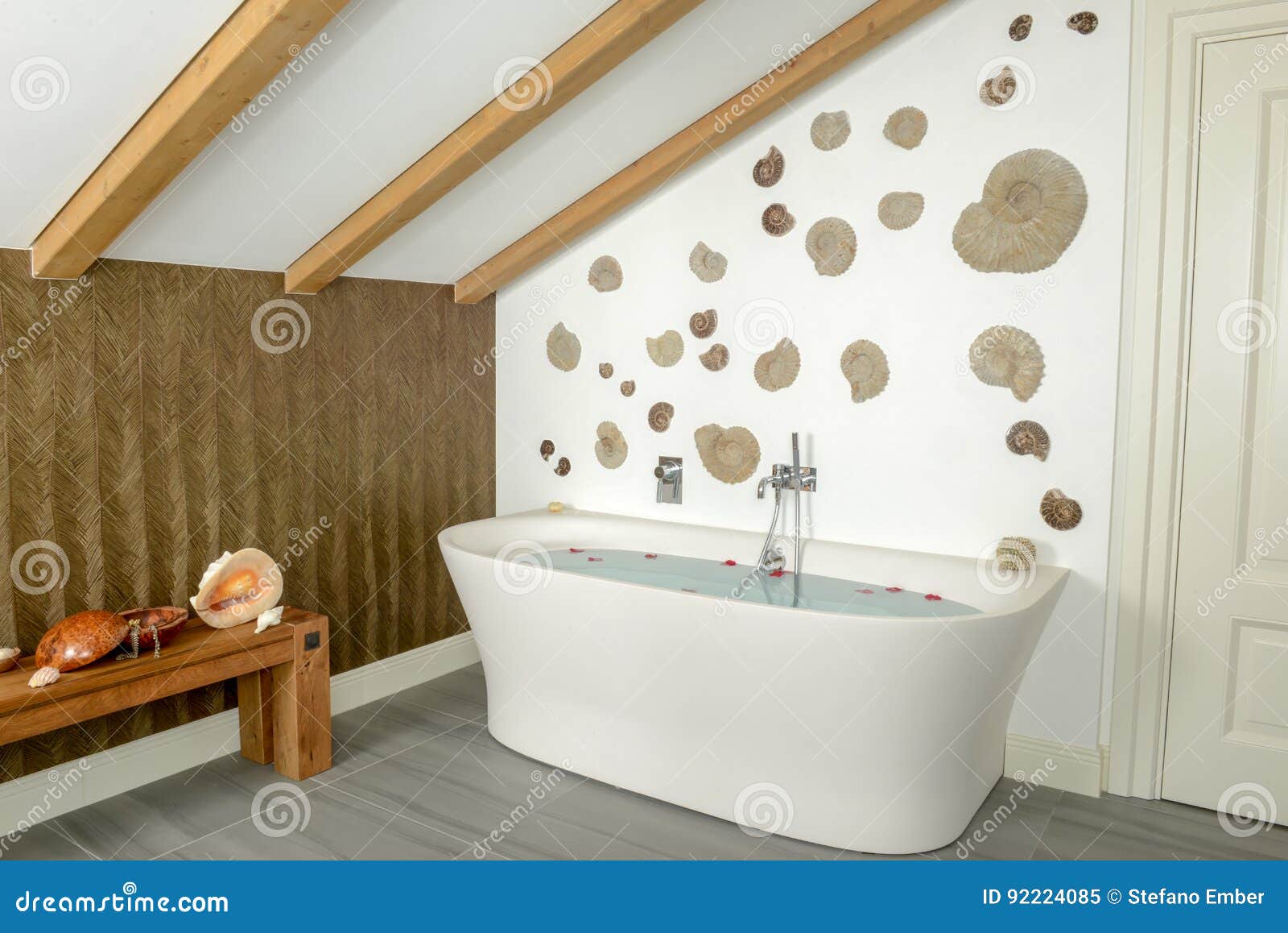 Bathtub with flower petals editorial image. Image of indoor 92224085
