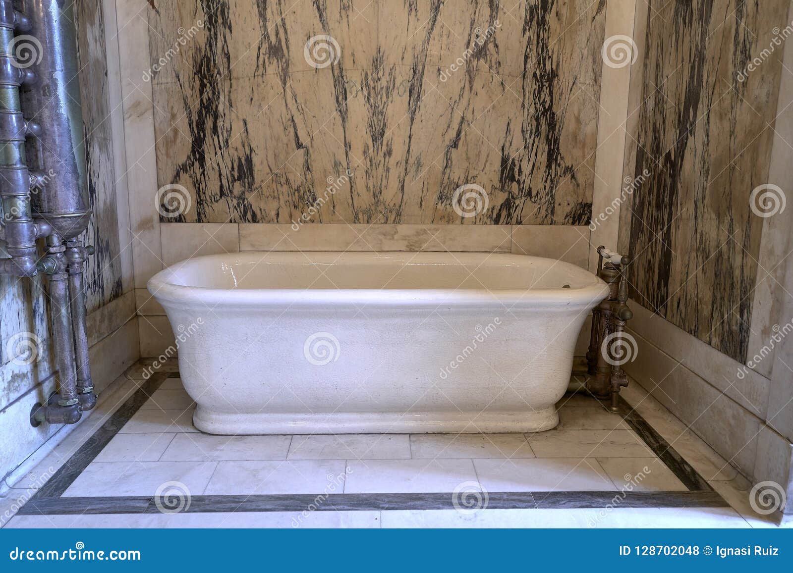 bathtub inside a palace .casa lomas