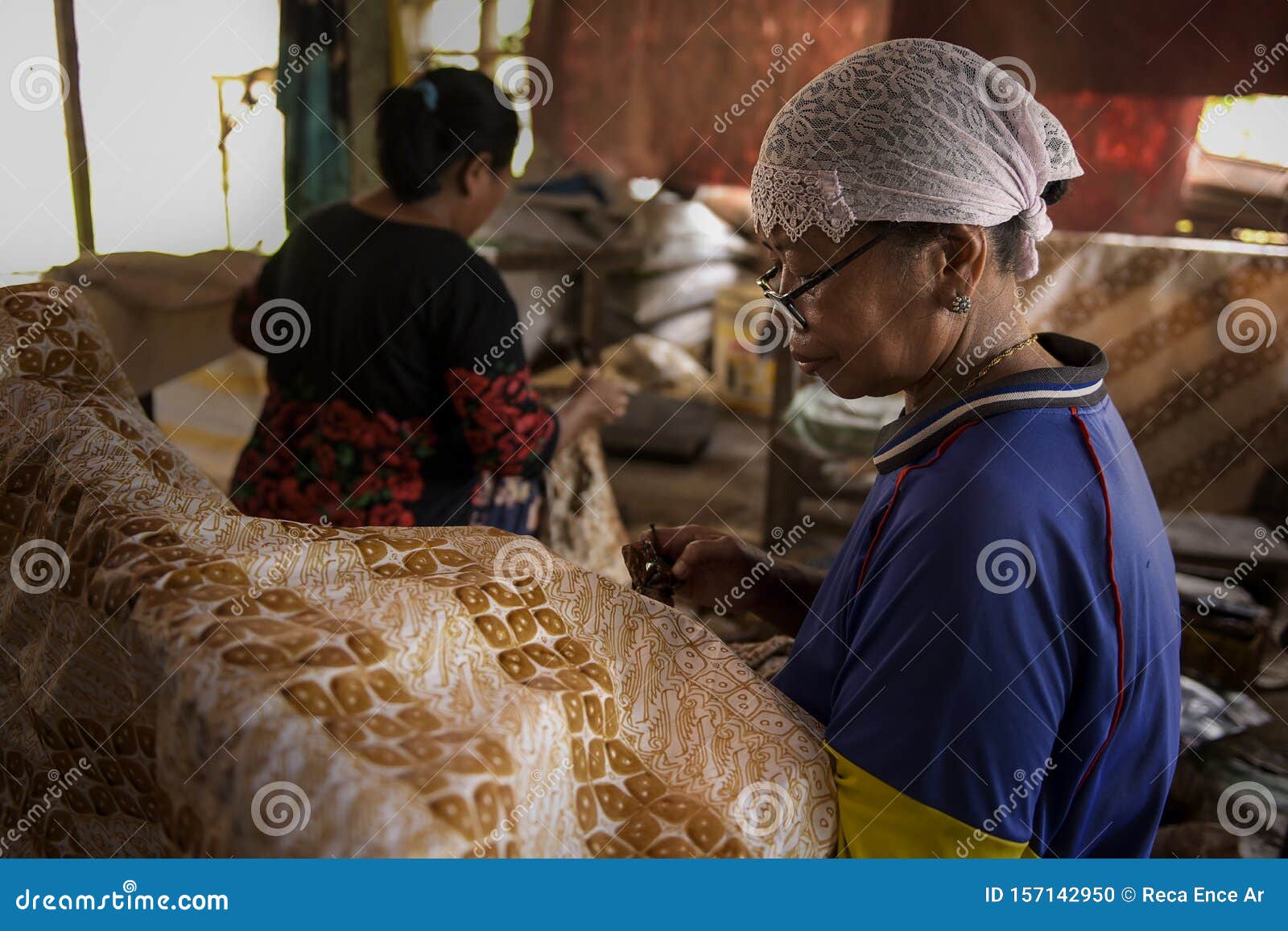 Batik Artisans In Sukoharjo Central Java Indonesia Batik Artisans In Sukoharjo Central Java Indonesia