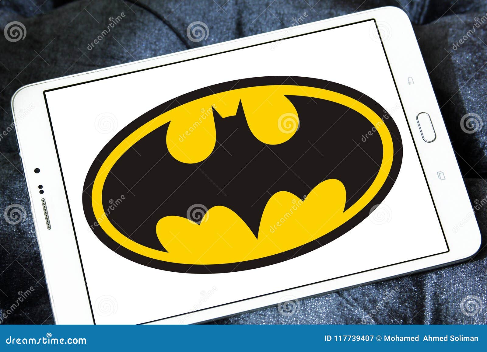 Batman logo editorial photography. Image of books, logo - 117739407