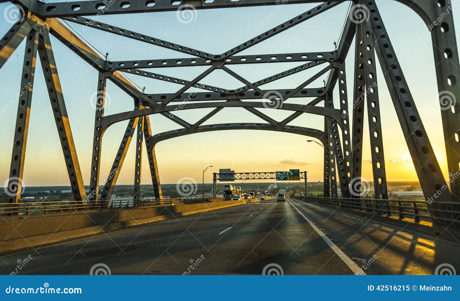 baton rouge bridge over the mississippi river