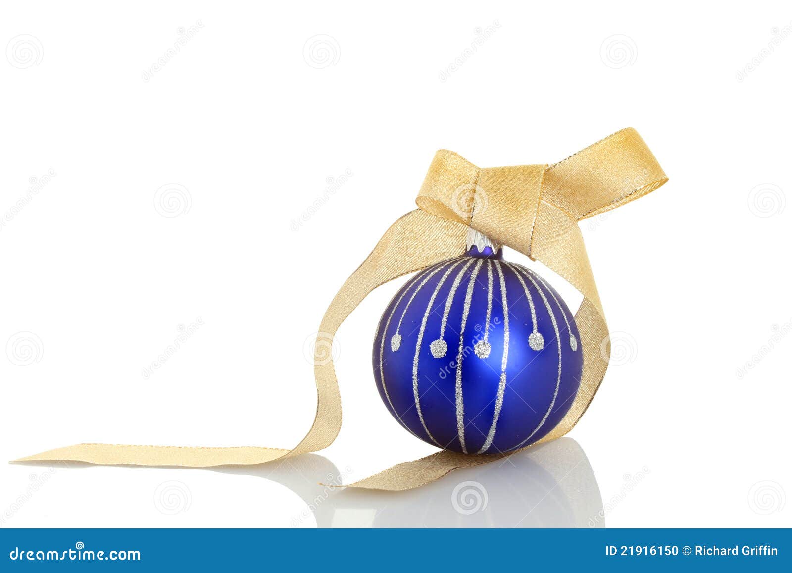 how to tie a ribbon on a bauble