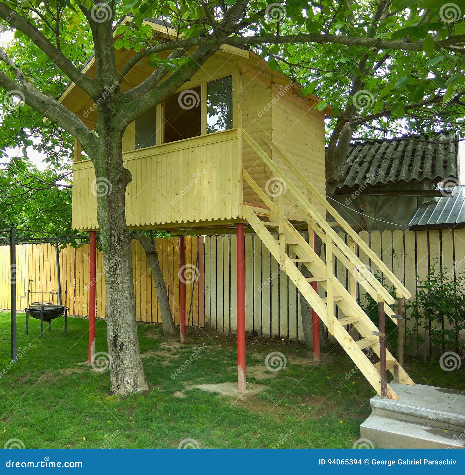 Baumhaus Fur Kinder Stockfoto Bild Von Baumhaus Kinder 94065394