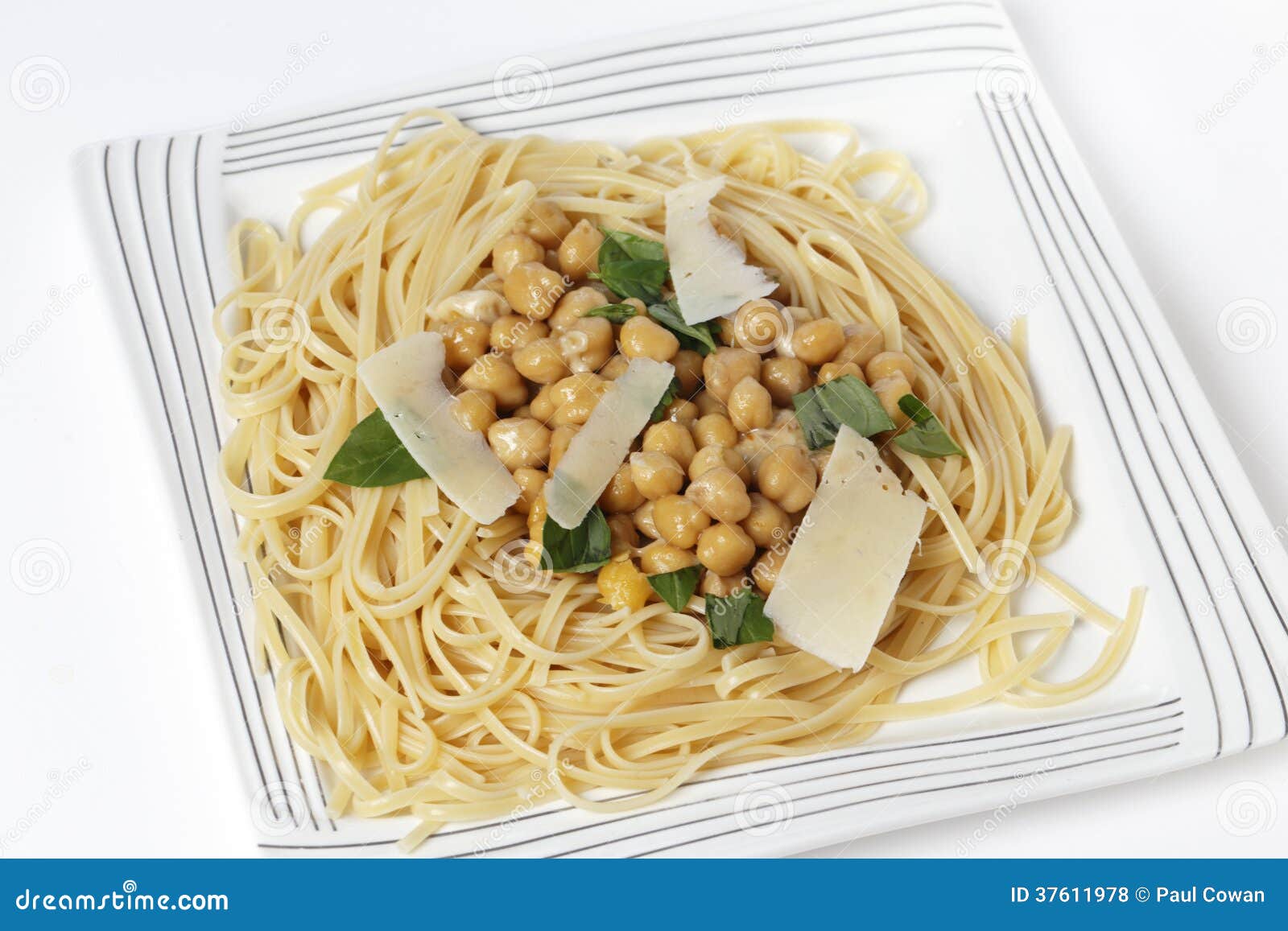 bavette pasta with chickpeas in oil