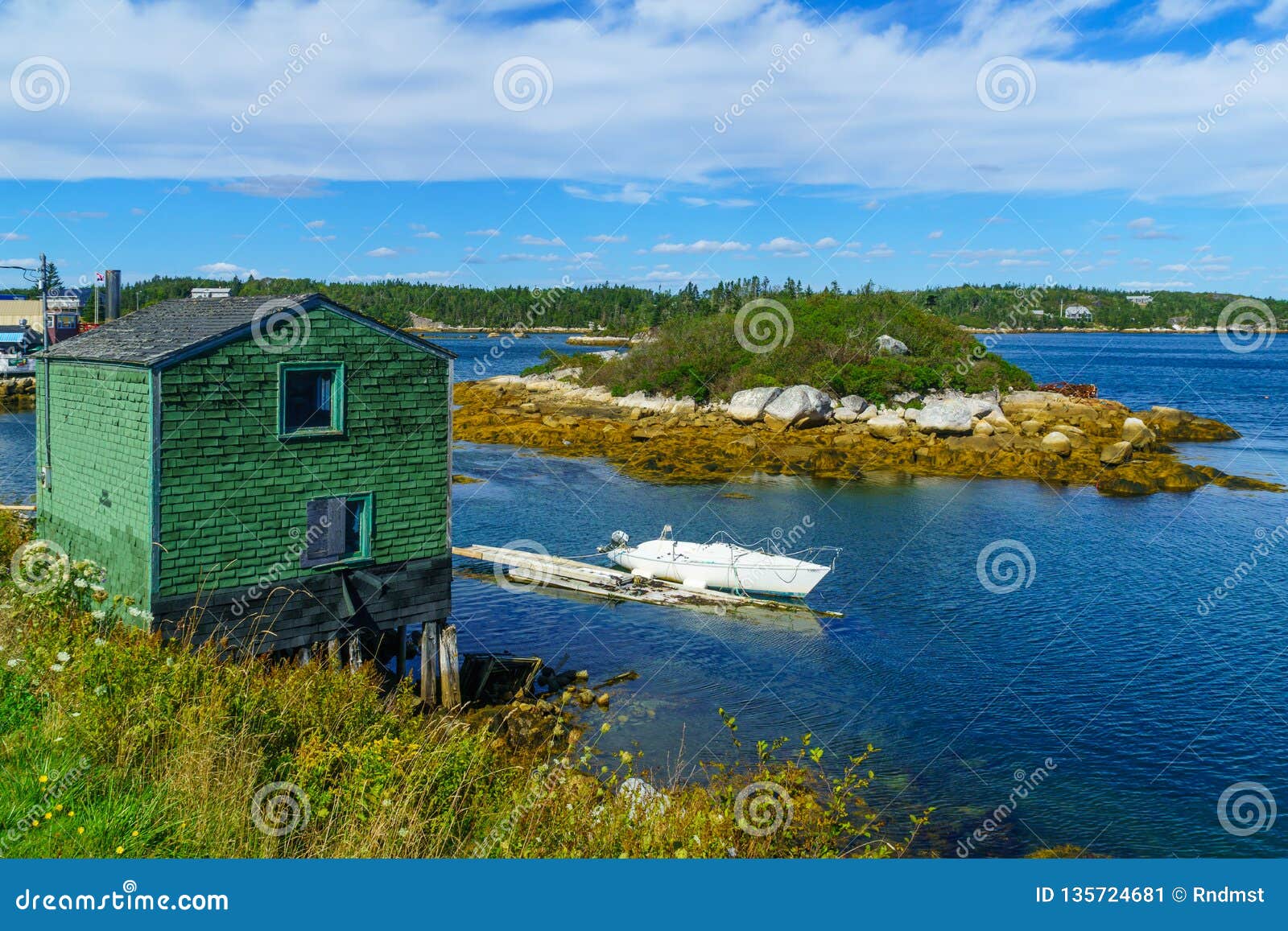 Bay and boat in west Dover stock image. Image of north 135724681