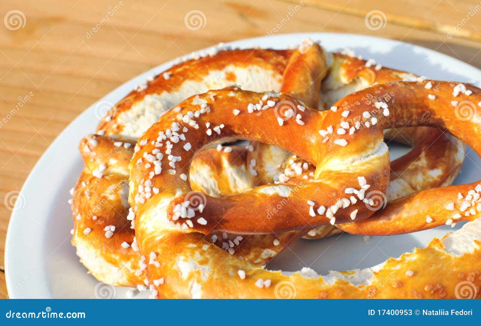 Bayerische Brezel stockbild. Bild von nahrung, bayern - 17400953