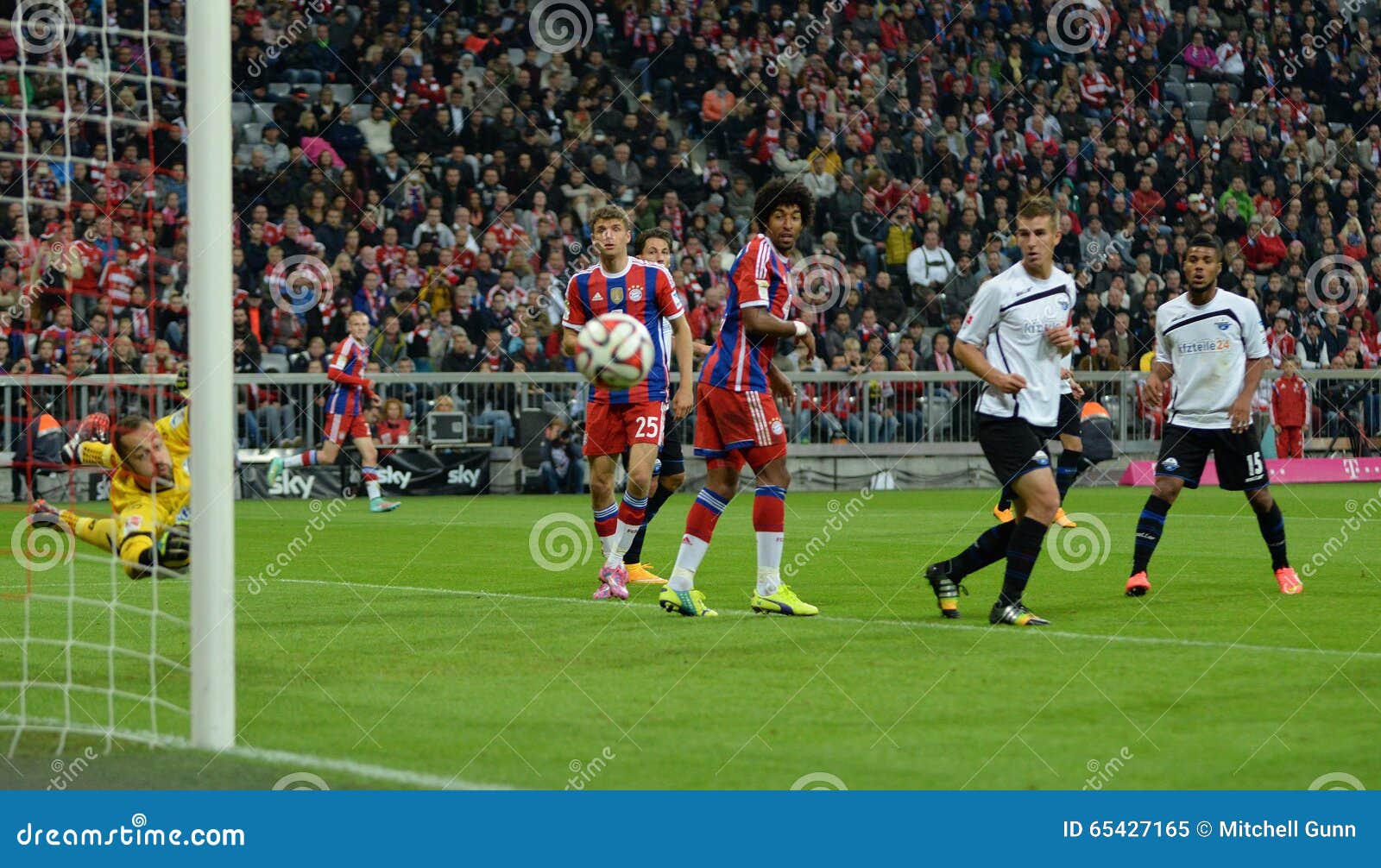 Bayern Munich V Paderborn 230914 Redaktionell Foto - Bild