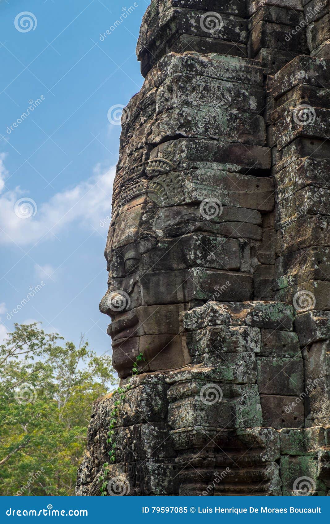 bayon temple and face