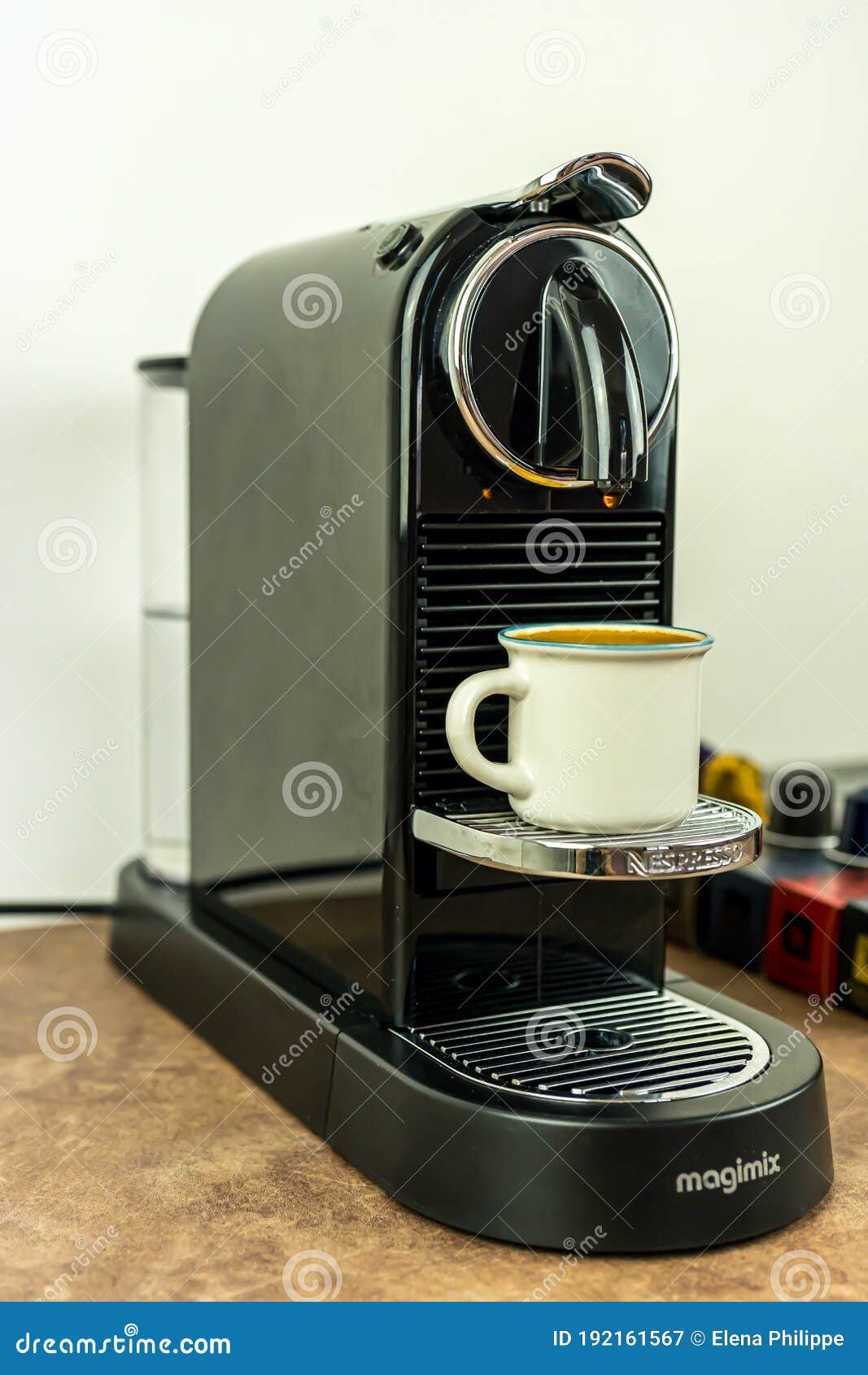 injecteren instructeur Praktisch Bayonne, France 23.06.2020 Coffee Espresso Preparing from Nespresso Coffee  Machine Editorial Photography - Image of breakfast, automatic: 192161567