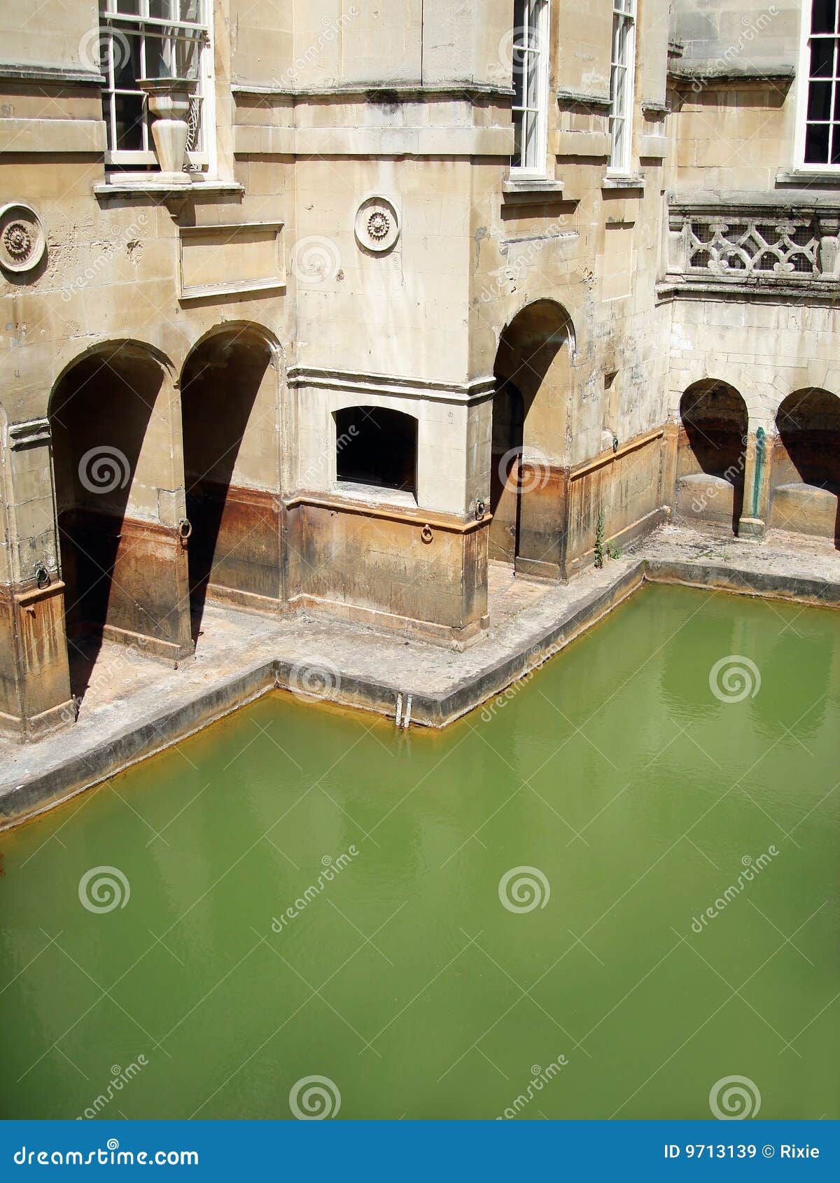 Baños romanos, baño imagen de archivo. Imagen de herencia 9713139