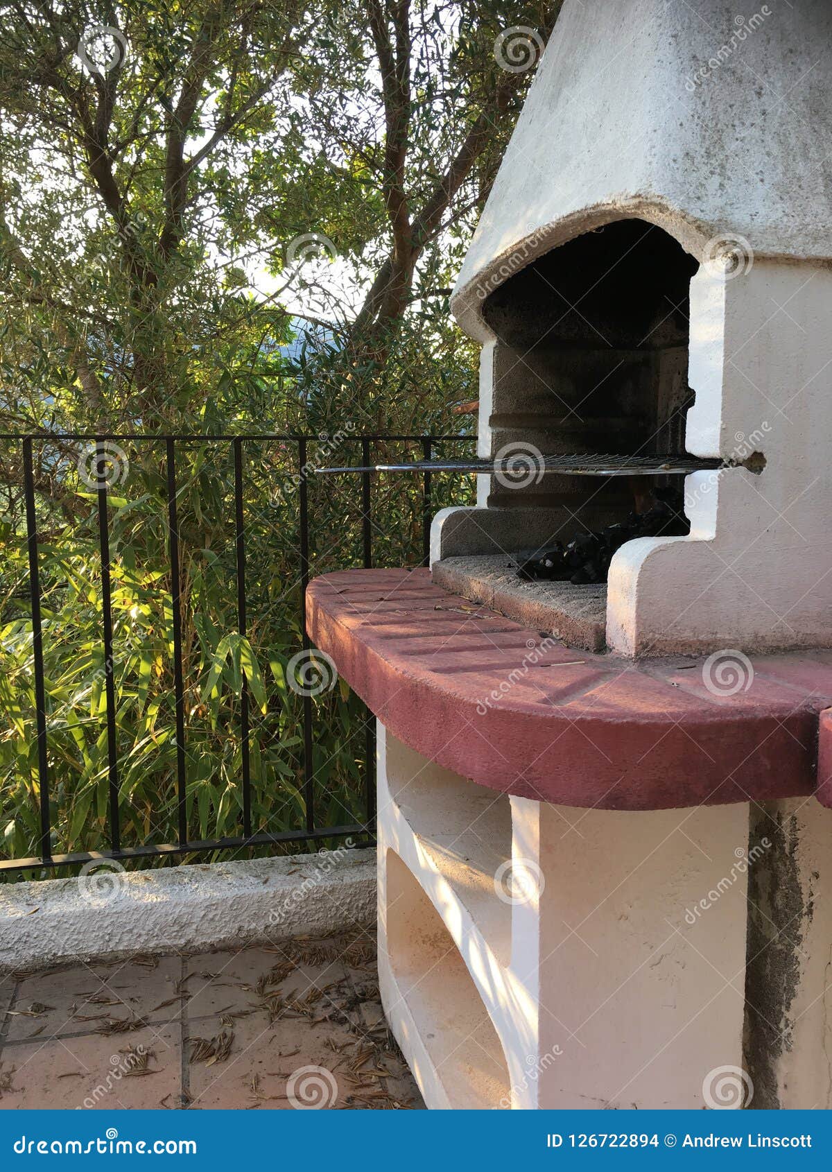 BBQ In Einem Garten In Spanien Stockfoto Bild von