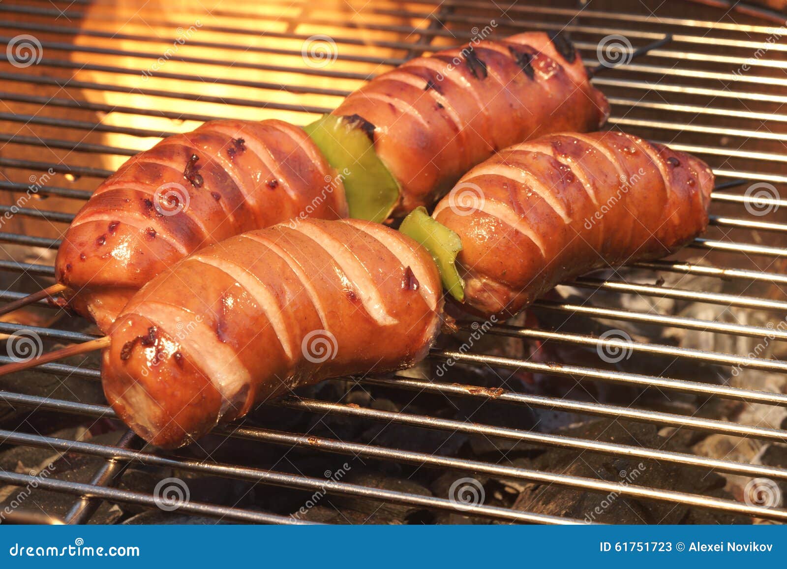 færge bringe handlingen angre BBQ Spit Roasted Fatty Sausage on the Hot Flaming Grill Stock Image - Image  of braai, beef: 61751723