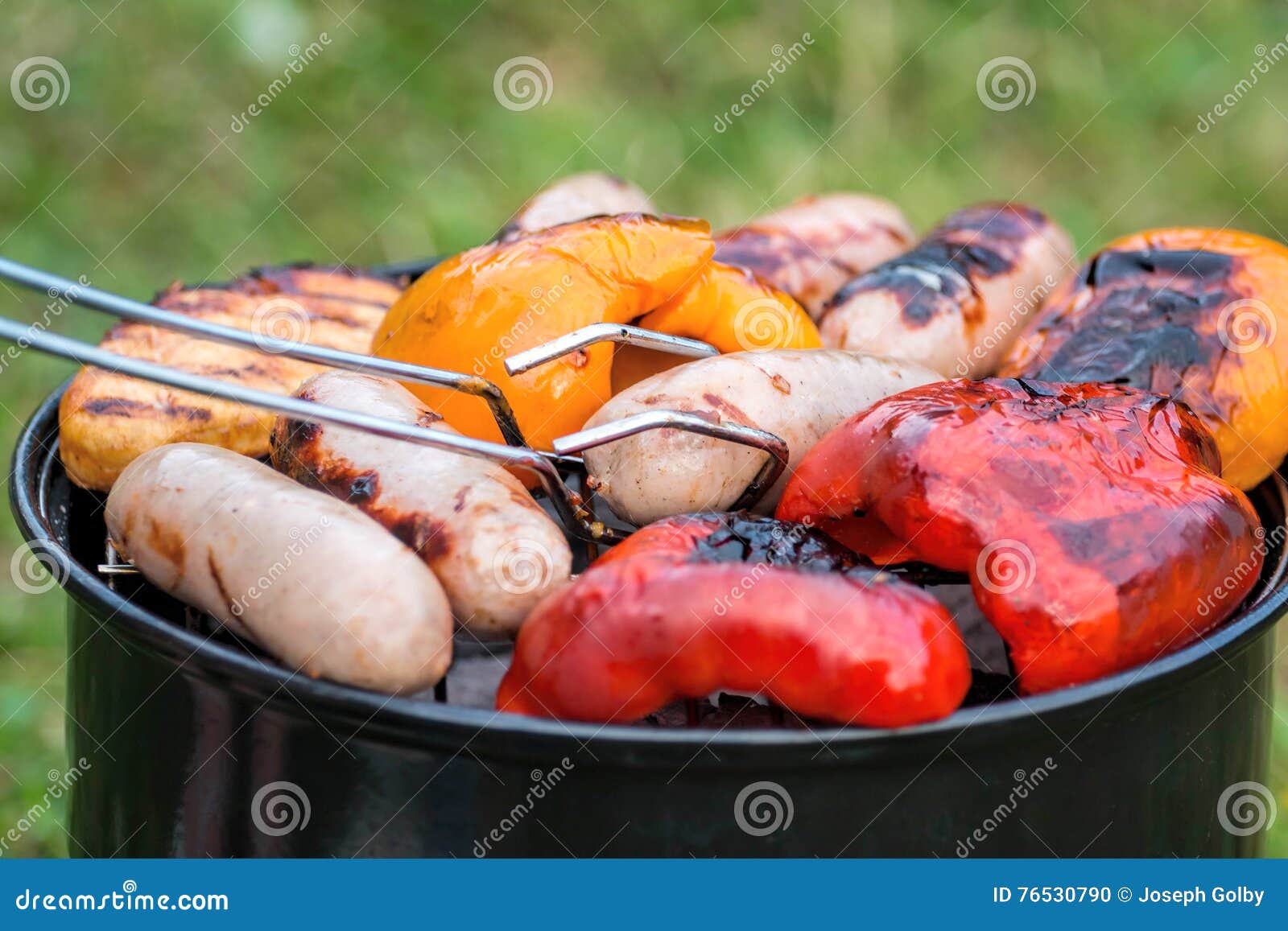 BBQ Voedsel, Het Kamperen Het Openlucht Koken Stock Foto Image of
