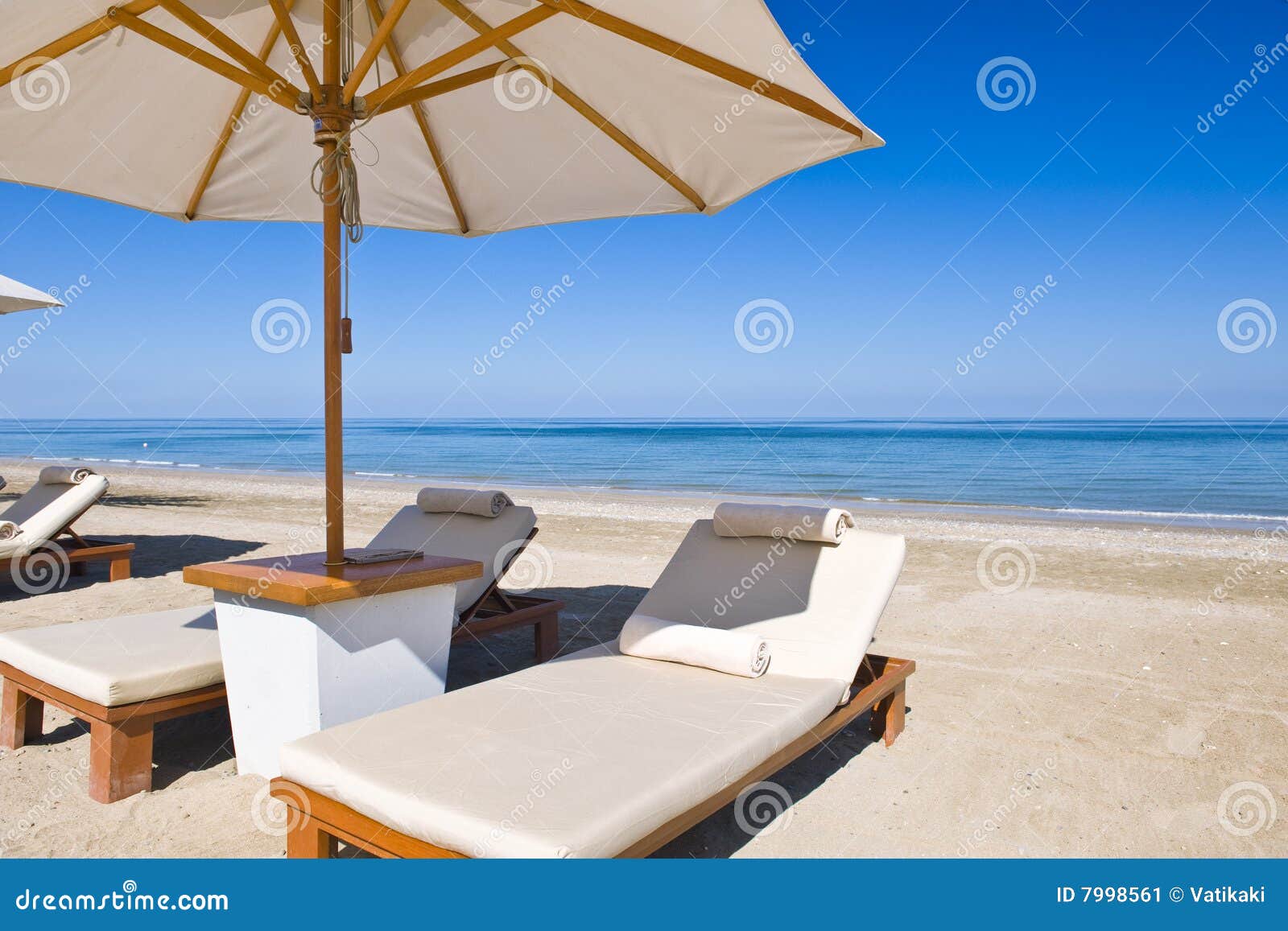 Beach chairs deck 库存图片. 图片 包括有 田园诗, 放松, 天蓝色的, 没人, 节假日 7998561